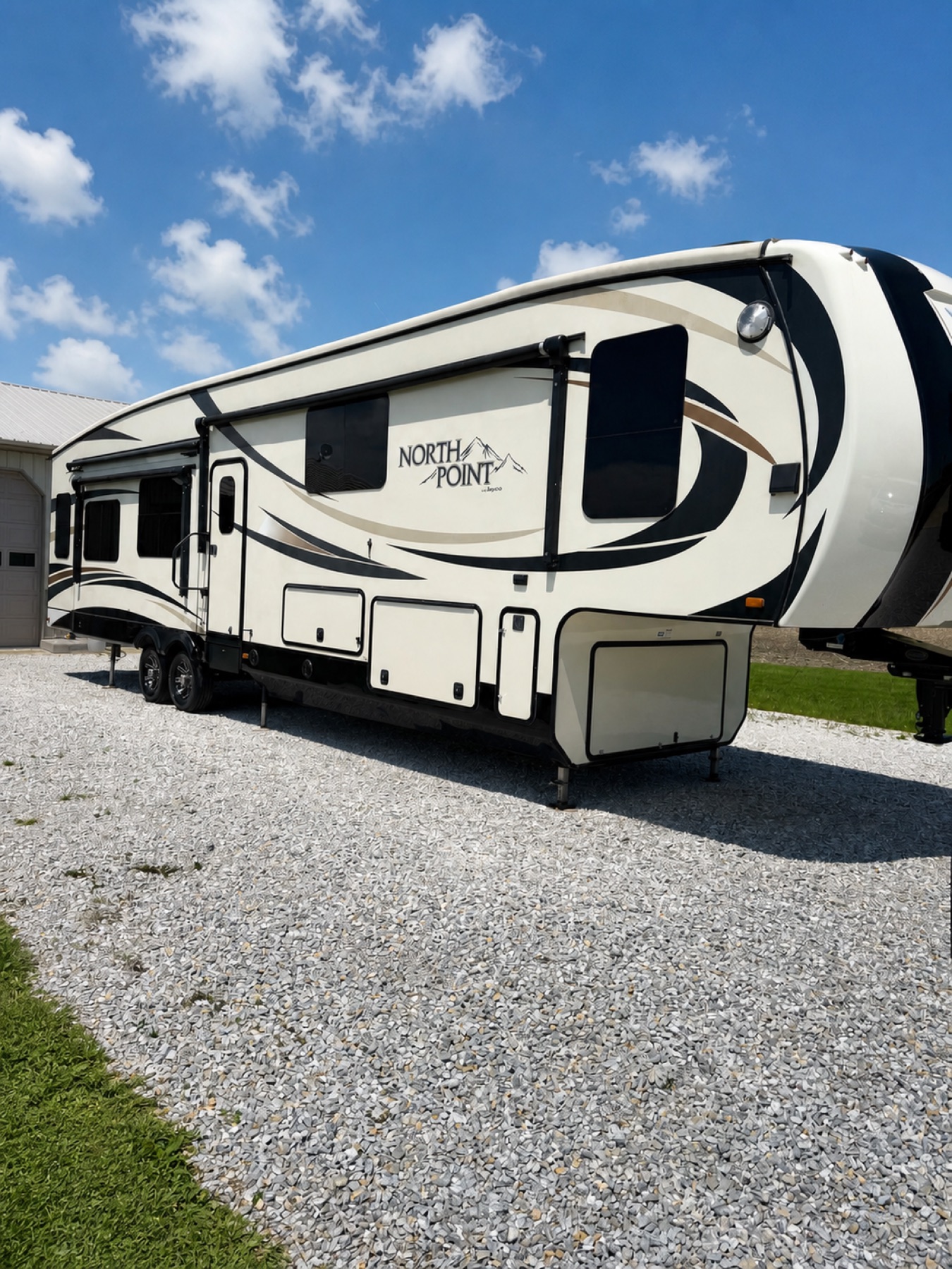 5th-Wheel RV Exterior Detail