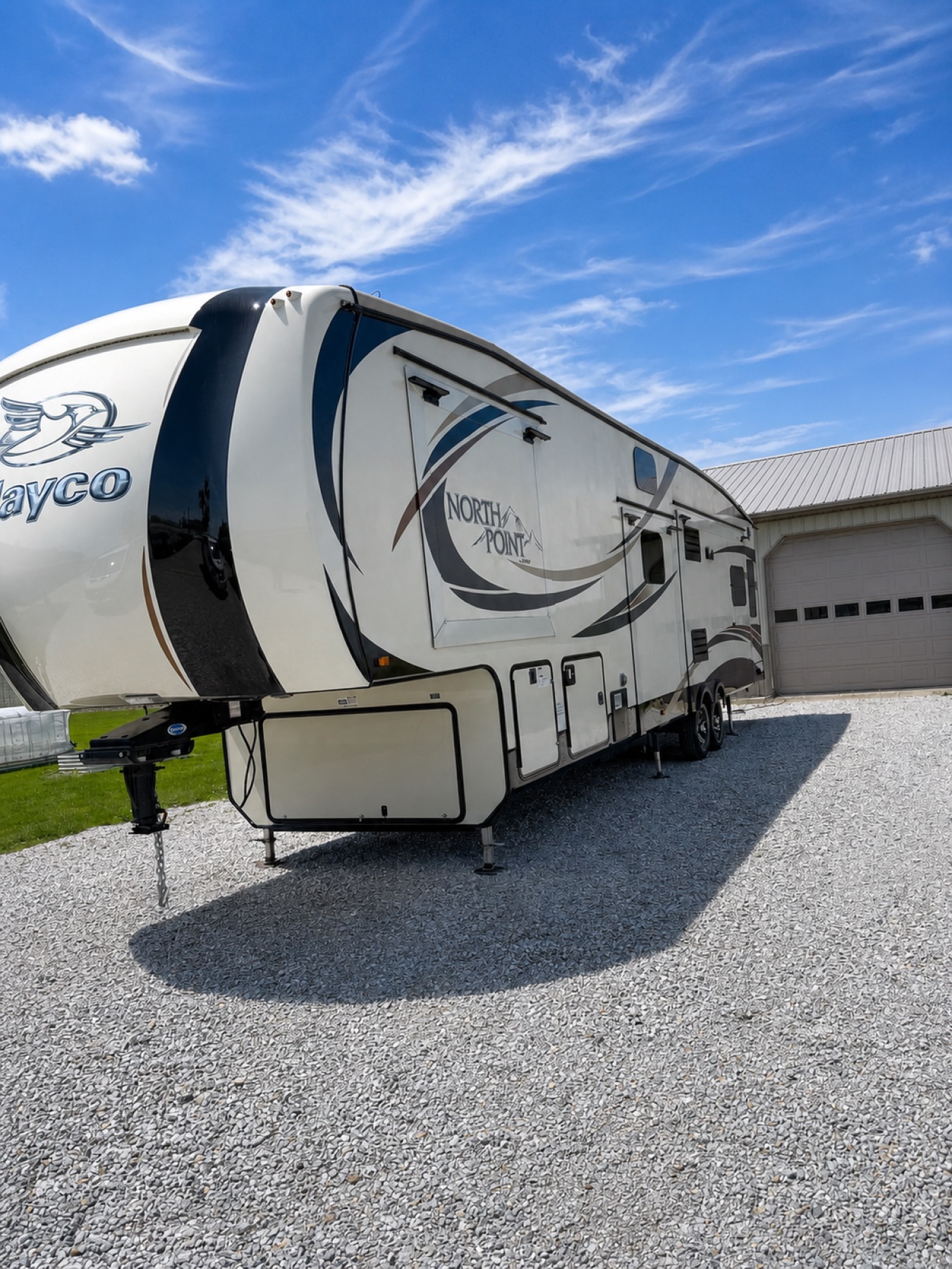 5th-Wheel RV Exterior Detail detail shot 1