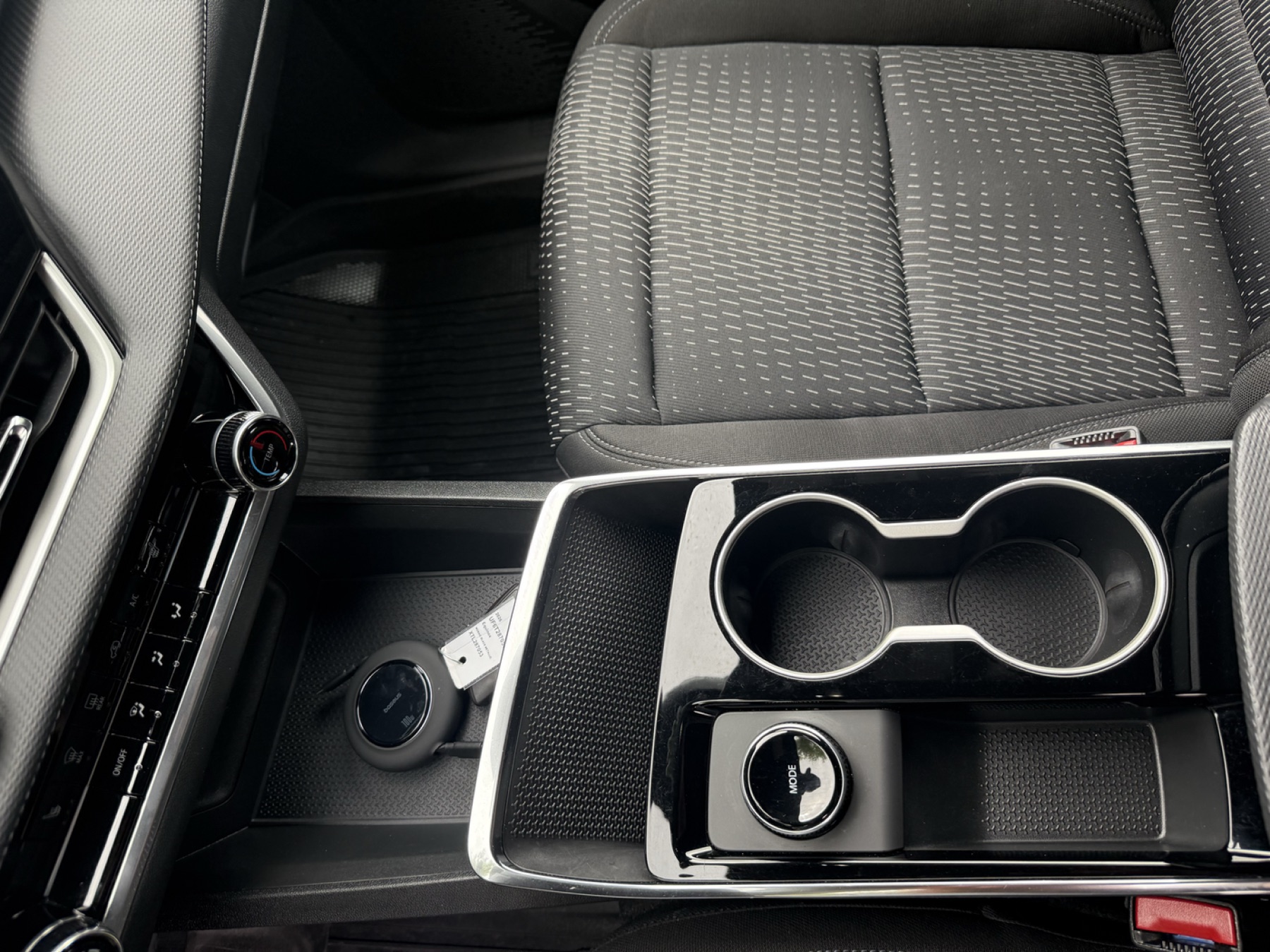 Console & Cup-Holder Detail